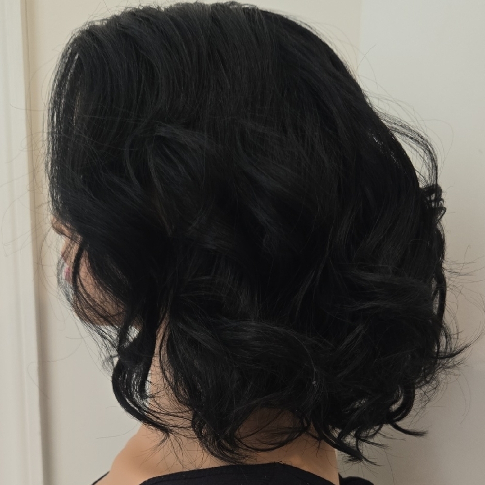 Sleek Black Wigs with Natural Shine and Volume - Picture 5 of 6